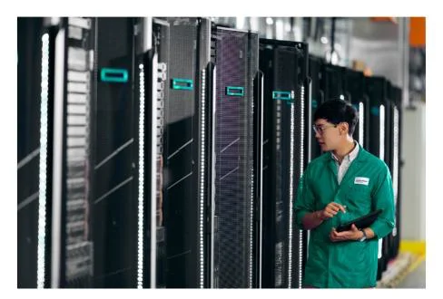 Hewlett Packard Enterprise HPE ProLiant DL380 Gen11 Tri-Mode